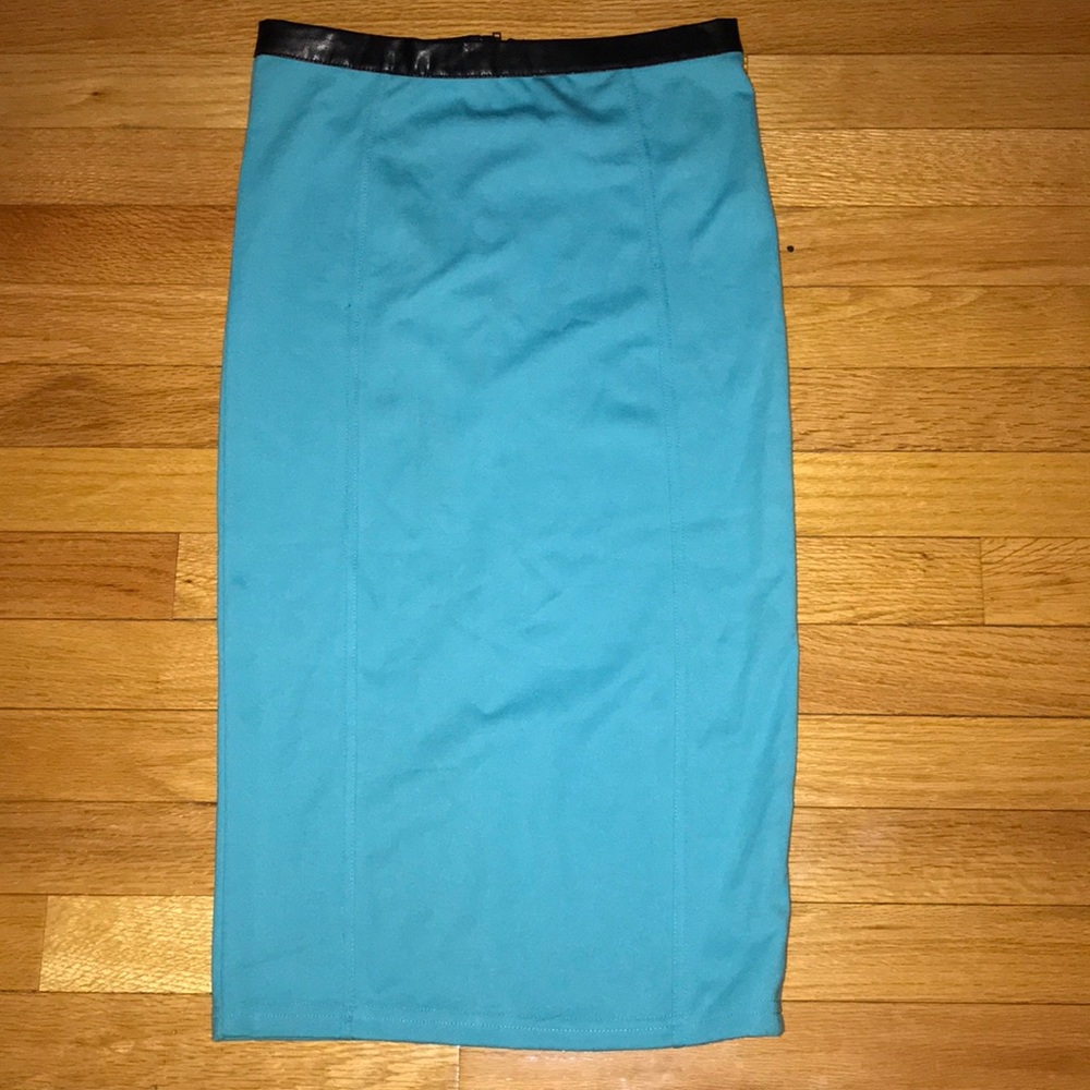 Fashionable Pleather trim skirt